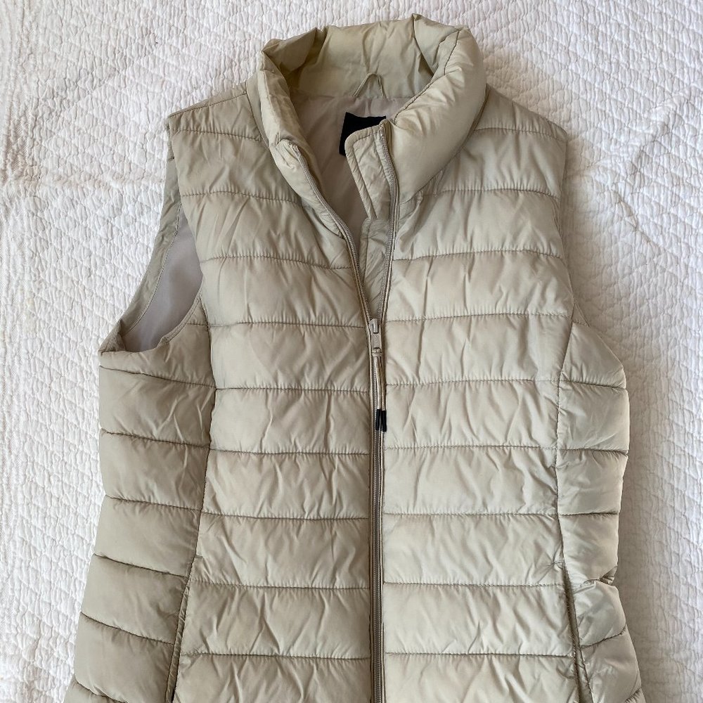GAP beige puffer vest
